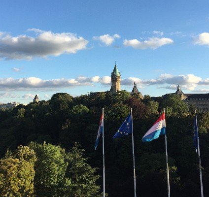 Pohled na bankovní čtvrť v Lucemburku, hlavním městě Lucemburska